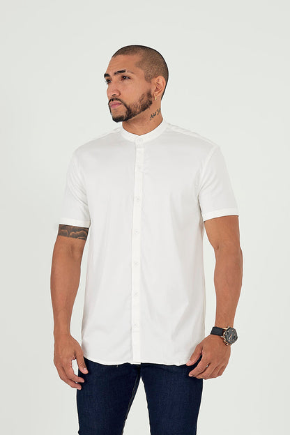 Camisa regular cuello neru blanco