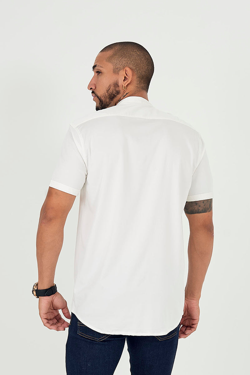 Camisa regular cuello neru blanco