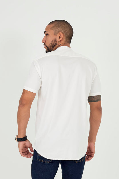 Camisa regular cuello neru blanco